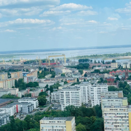 Widok na Jezioro Dąbie z tarasu Hanza Tower w Szczecinie