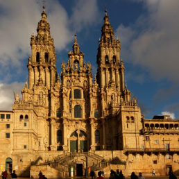 W tym roku do katedry w Santiago de Compostela dotarło niemal pół miliona pielgrzymów pokonujących różne drogi Camino. /fot. Mieczysław Pawłowicz